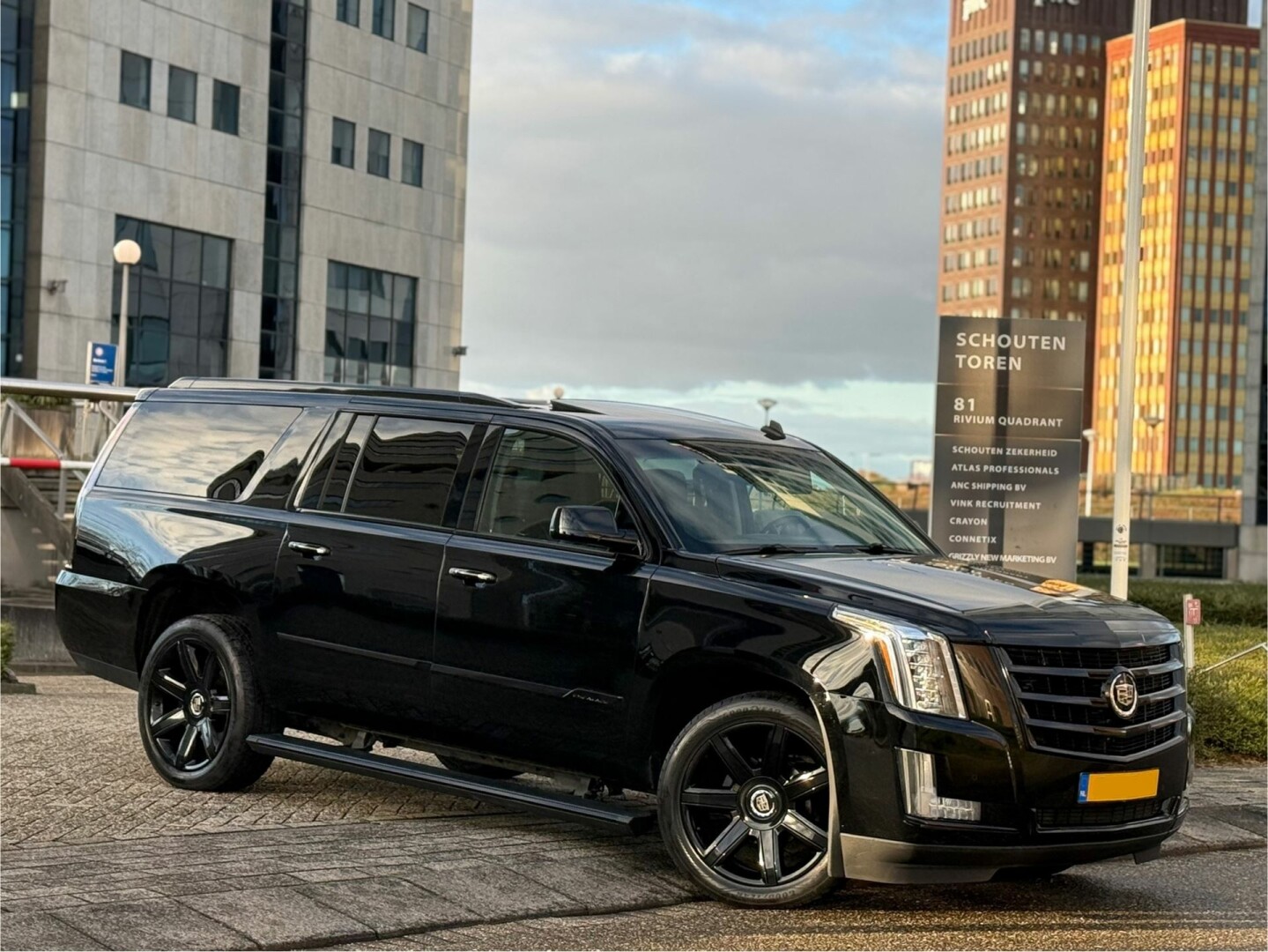 Cadillac-Escalade-73