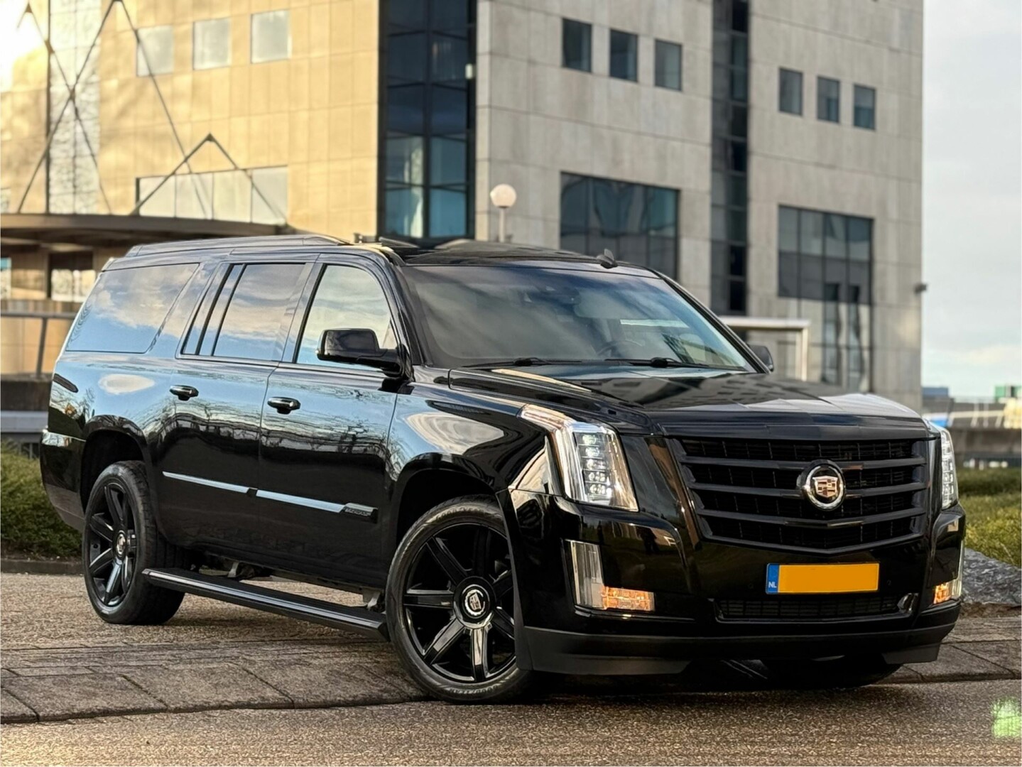 Cadillac-Escalade-81