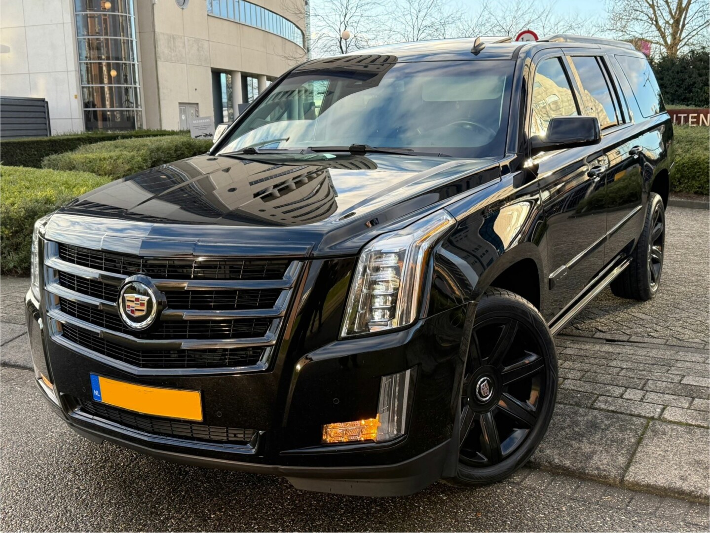 Cadillac-Escalade-83