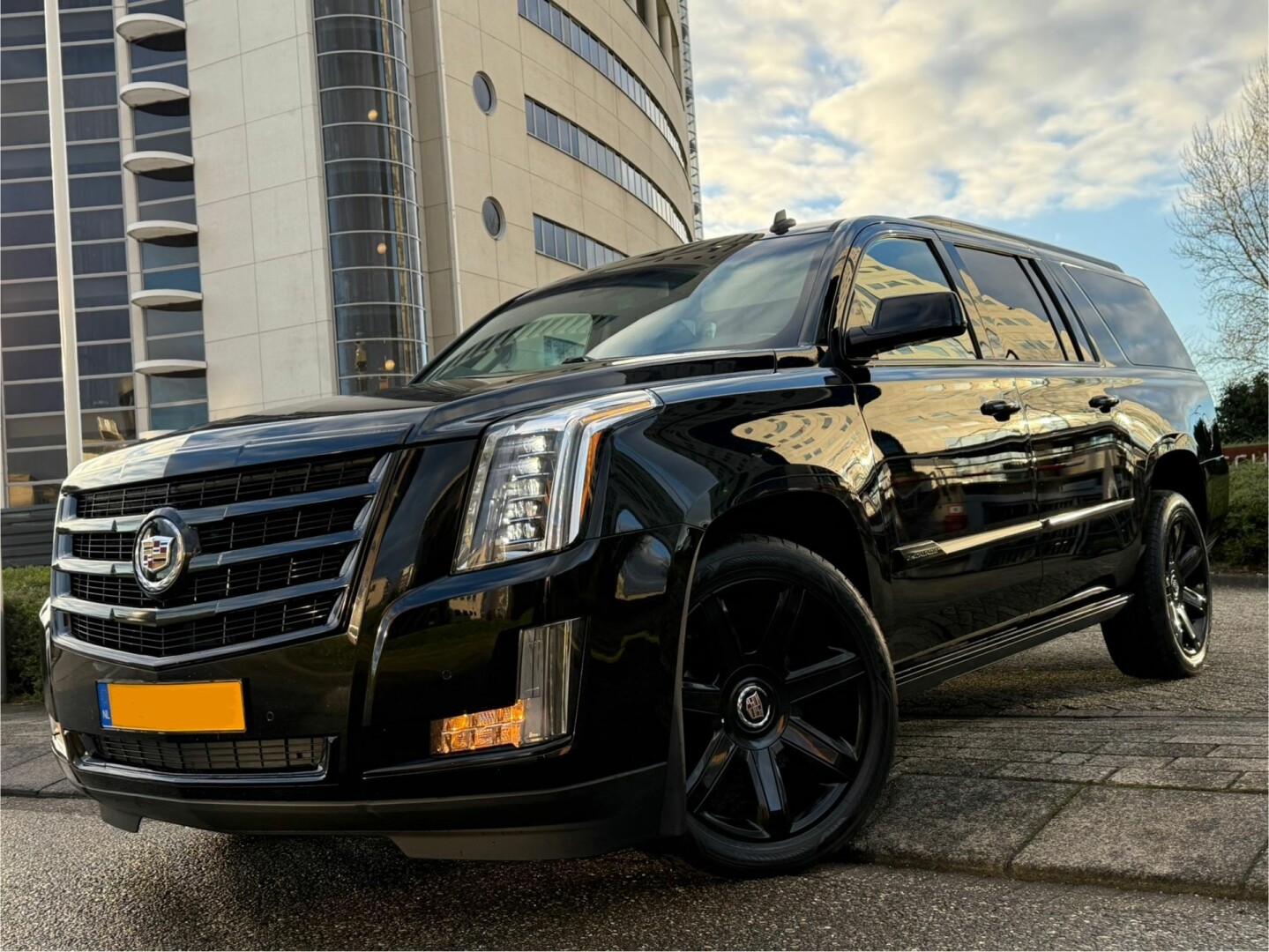 Cadillac-Escalade-84