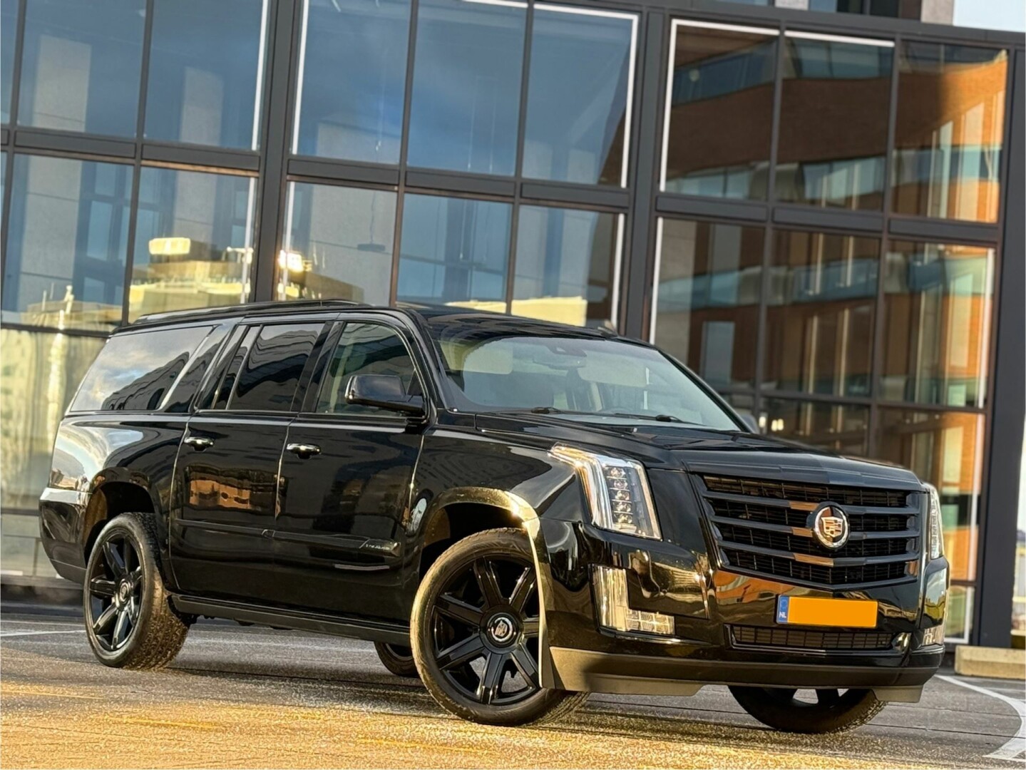 Cadillac-Escalade-85