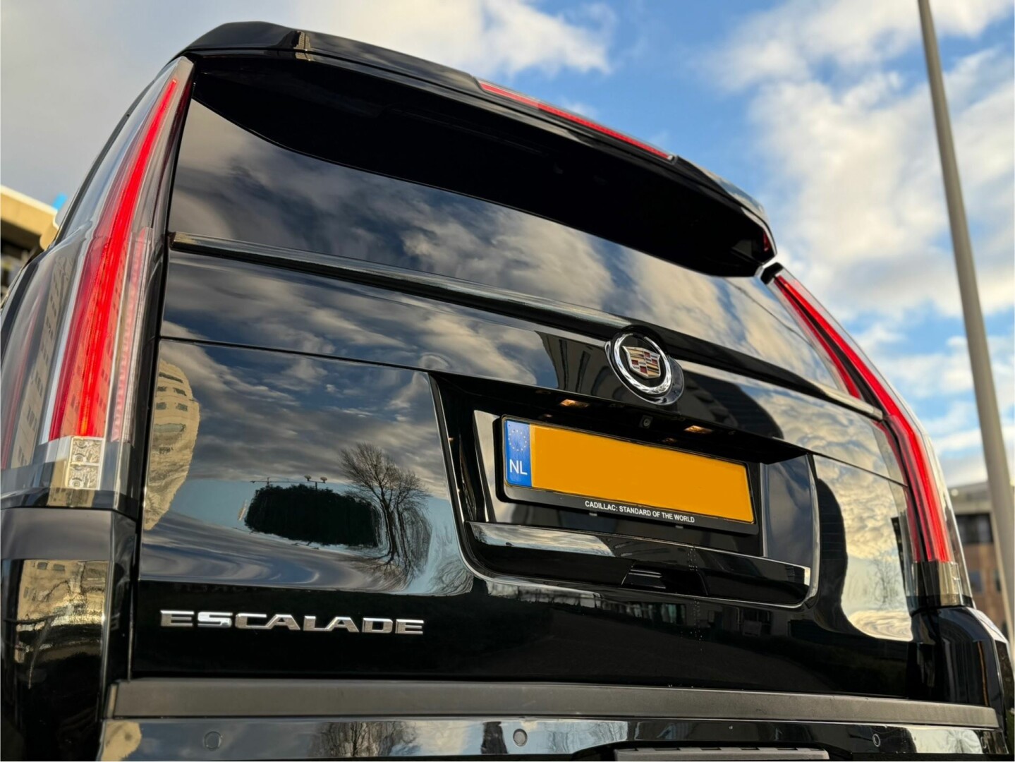 Cadillac-Escalade-95