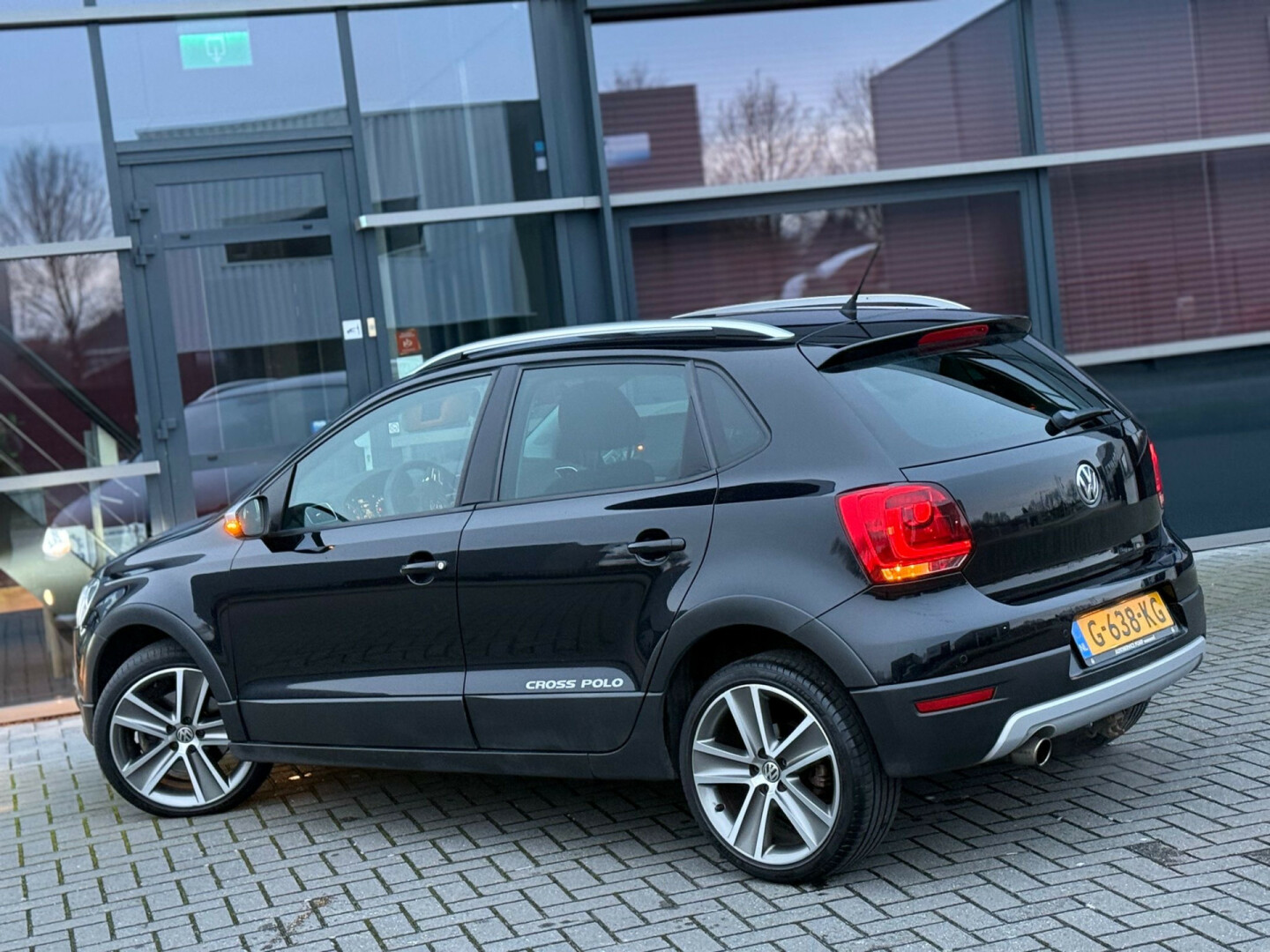 Volkswagen-CROSS POLO-14