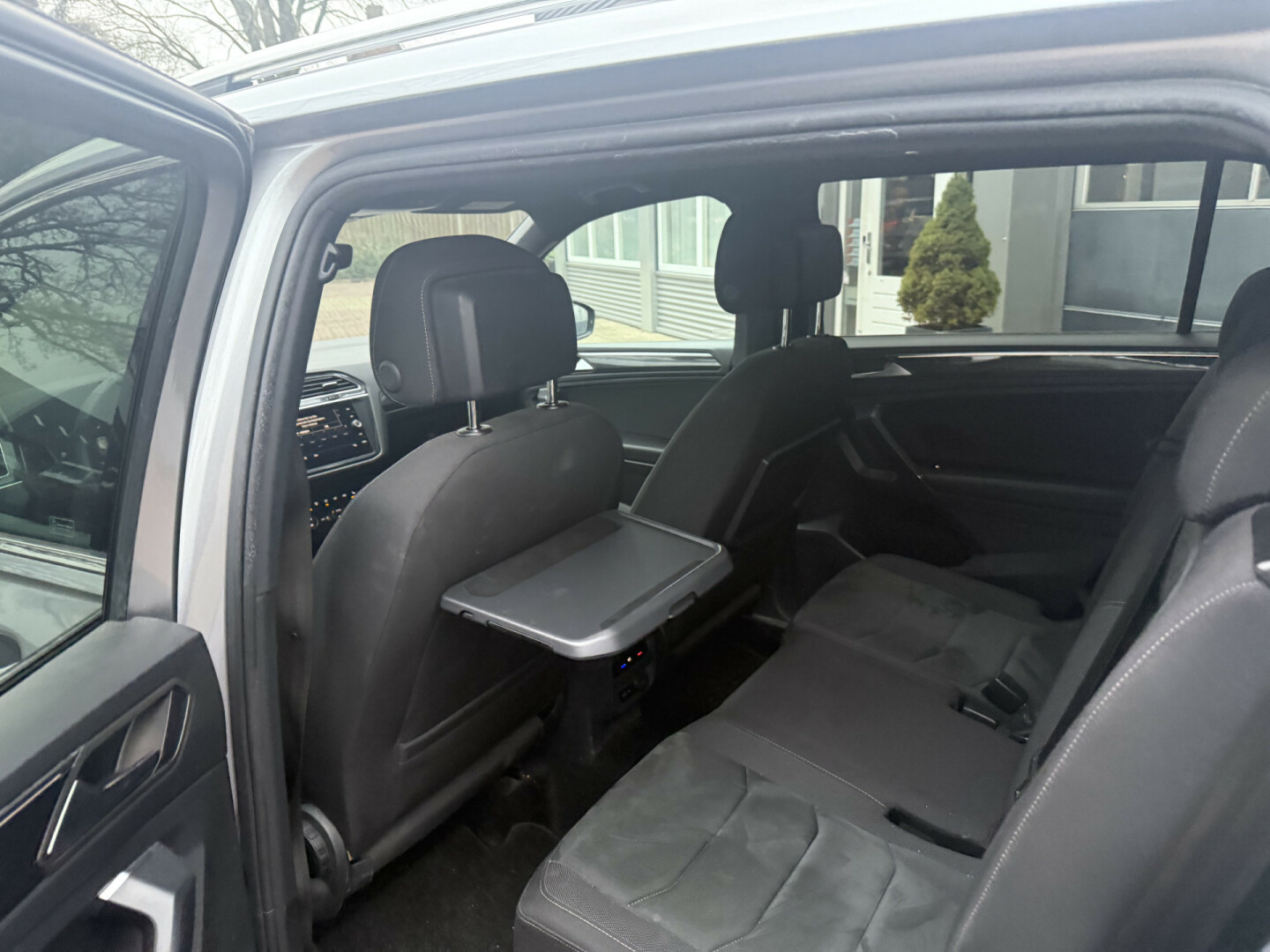 Volkswagen-Tiguan Allspace-11