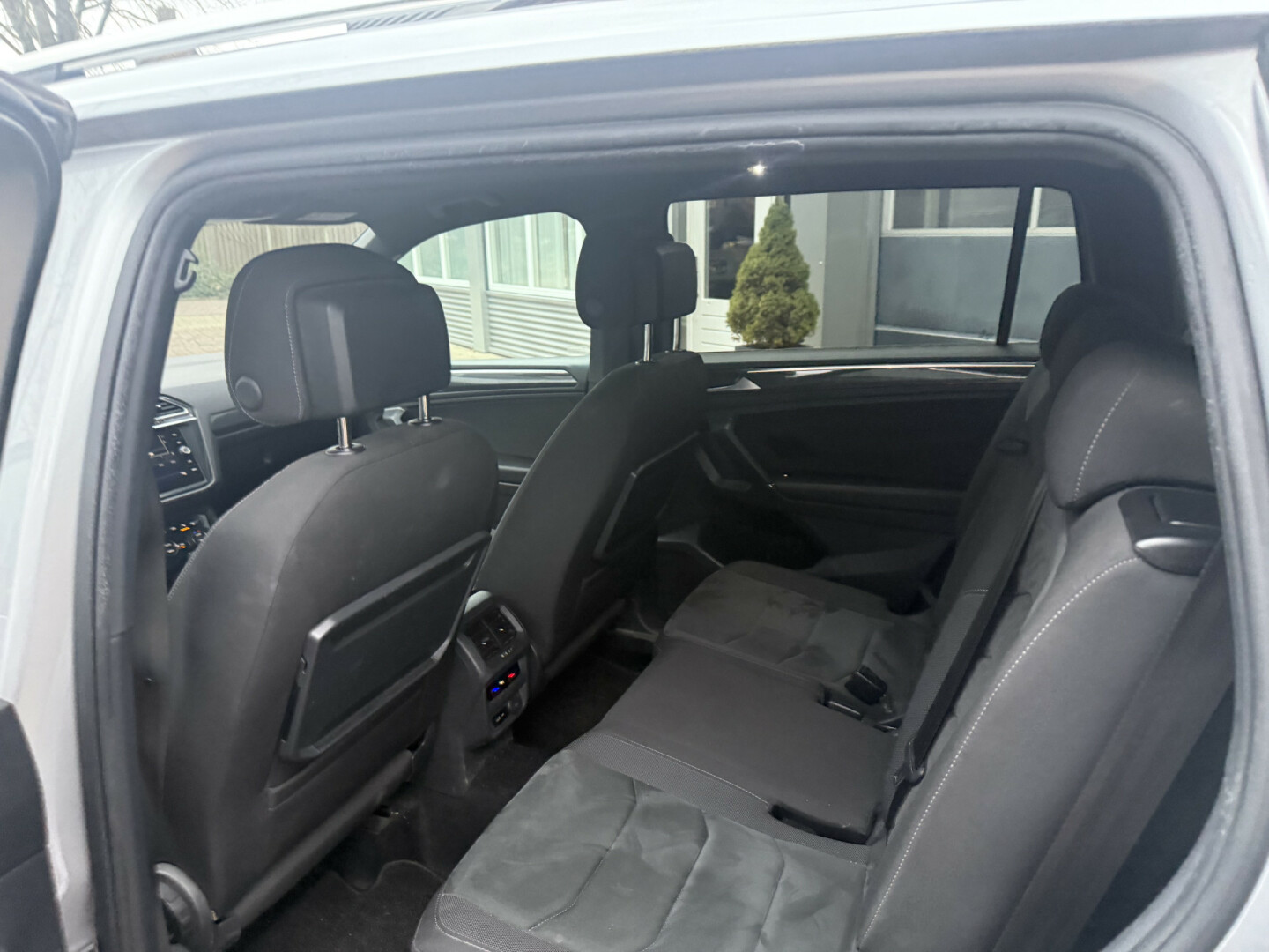 Volkswagen-Tiguan Allspace-29