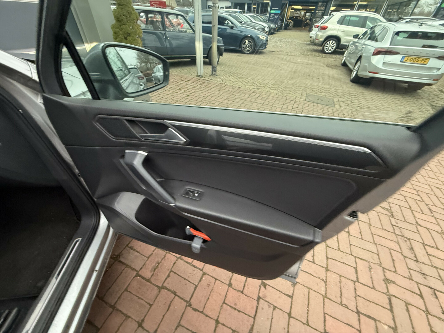 Volkswagen-Tiguan Allspace-36