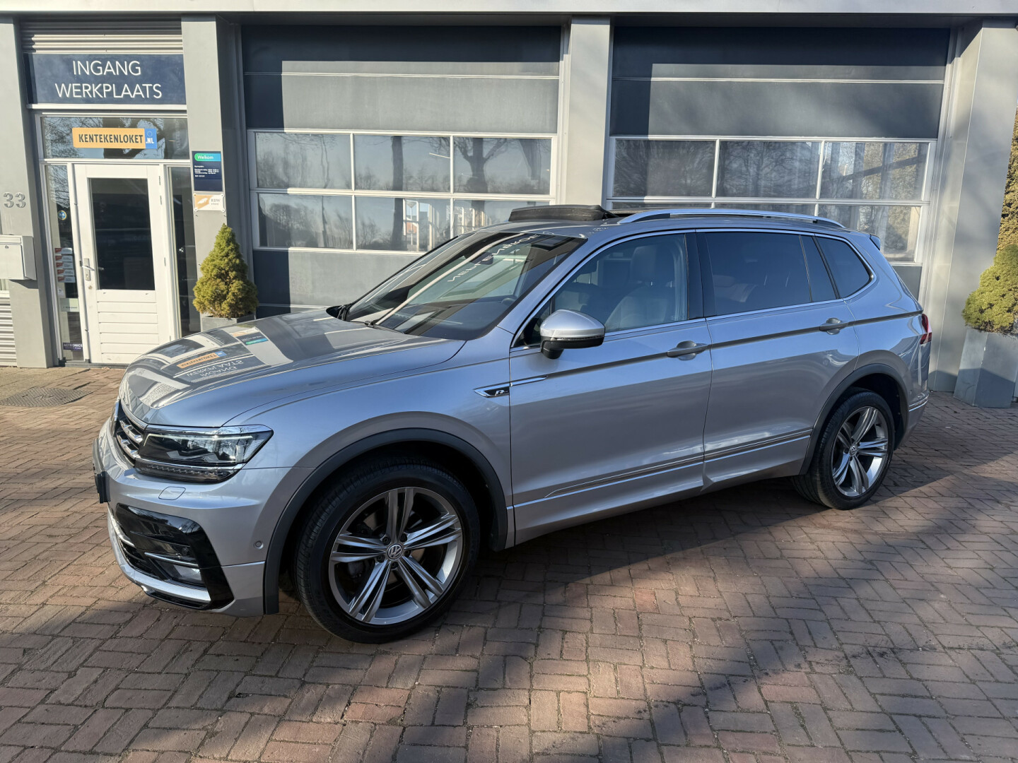 Volkswagen-Tiguan Allspace-38