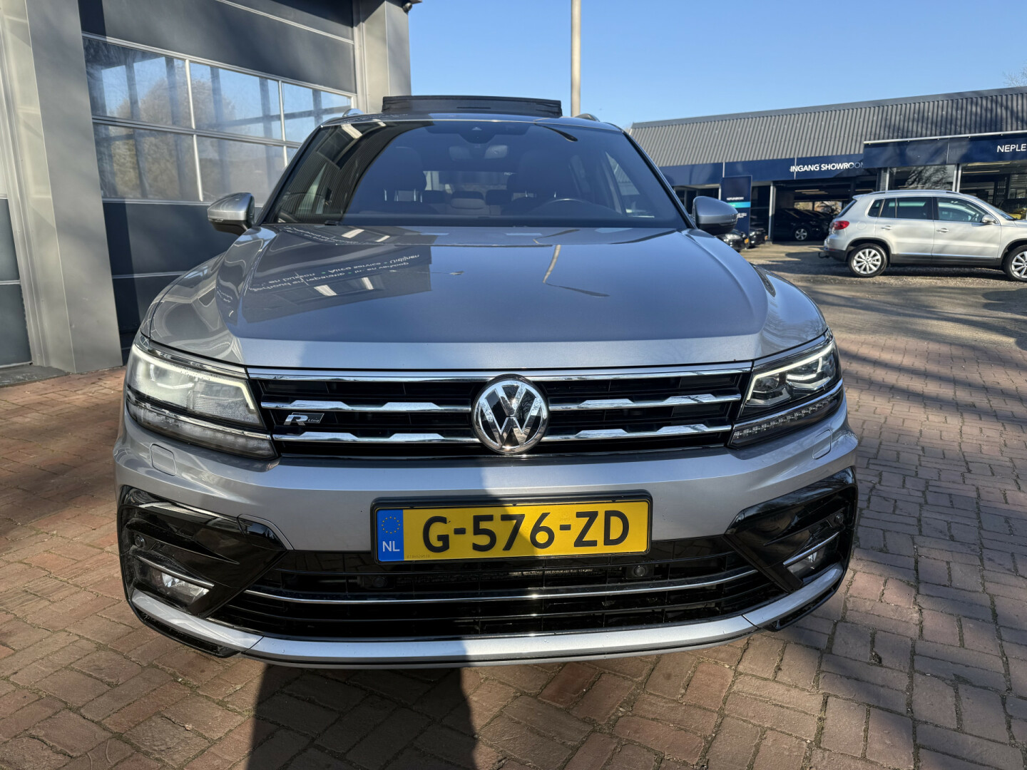 Volkswagen-Tiguan Allspace-4