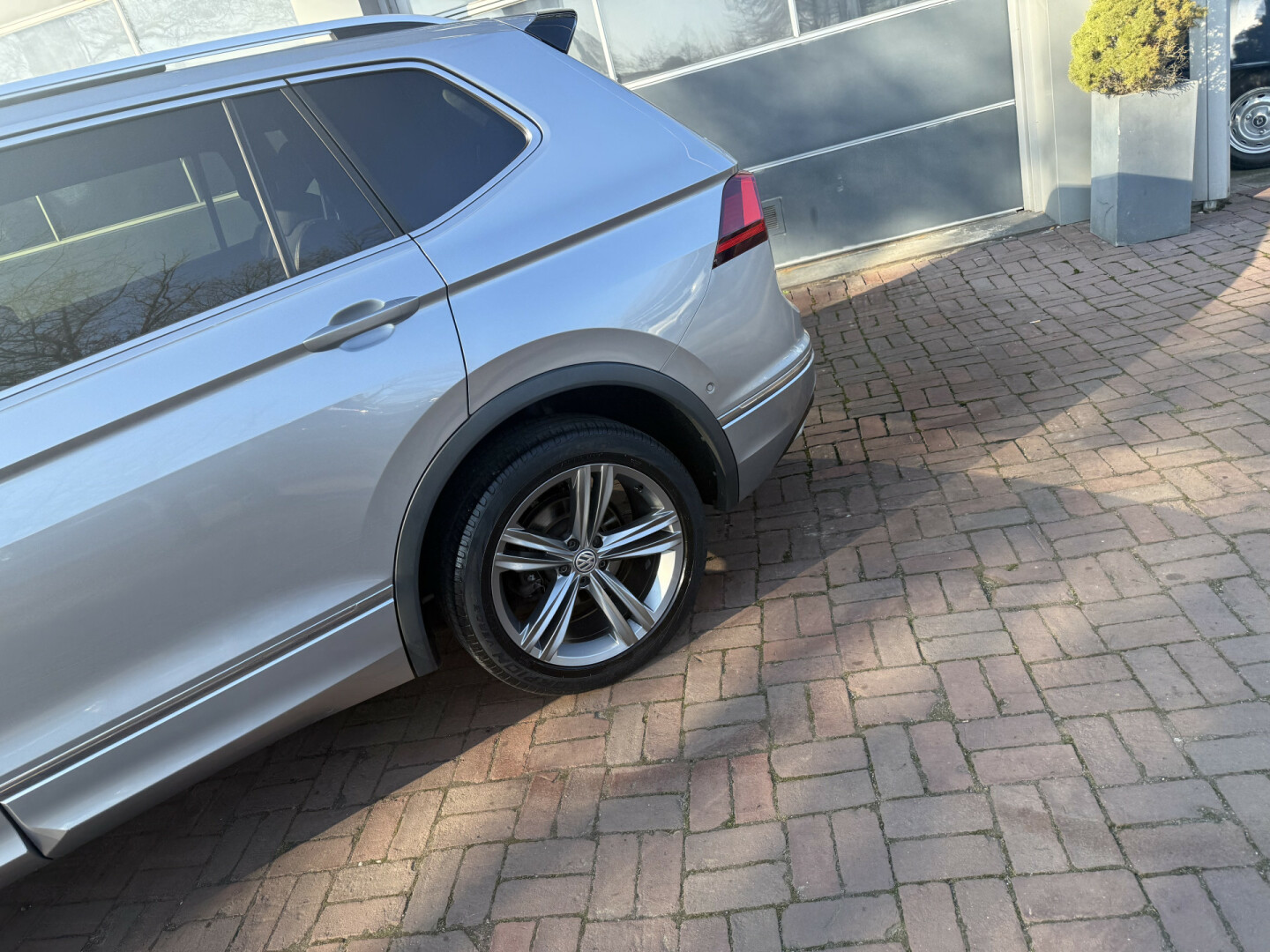 Volkswagen-Tiguan Allspace-45