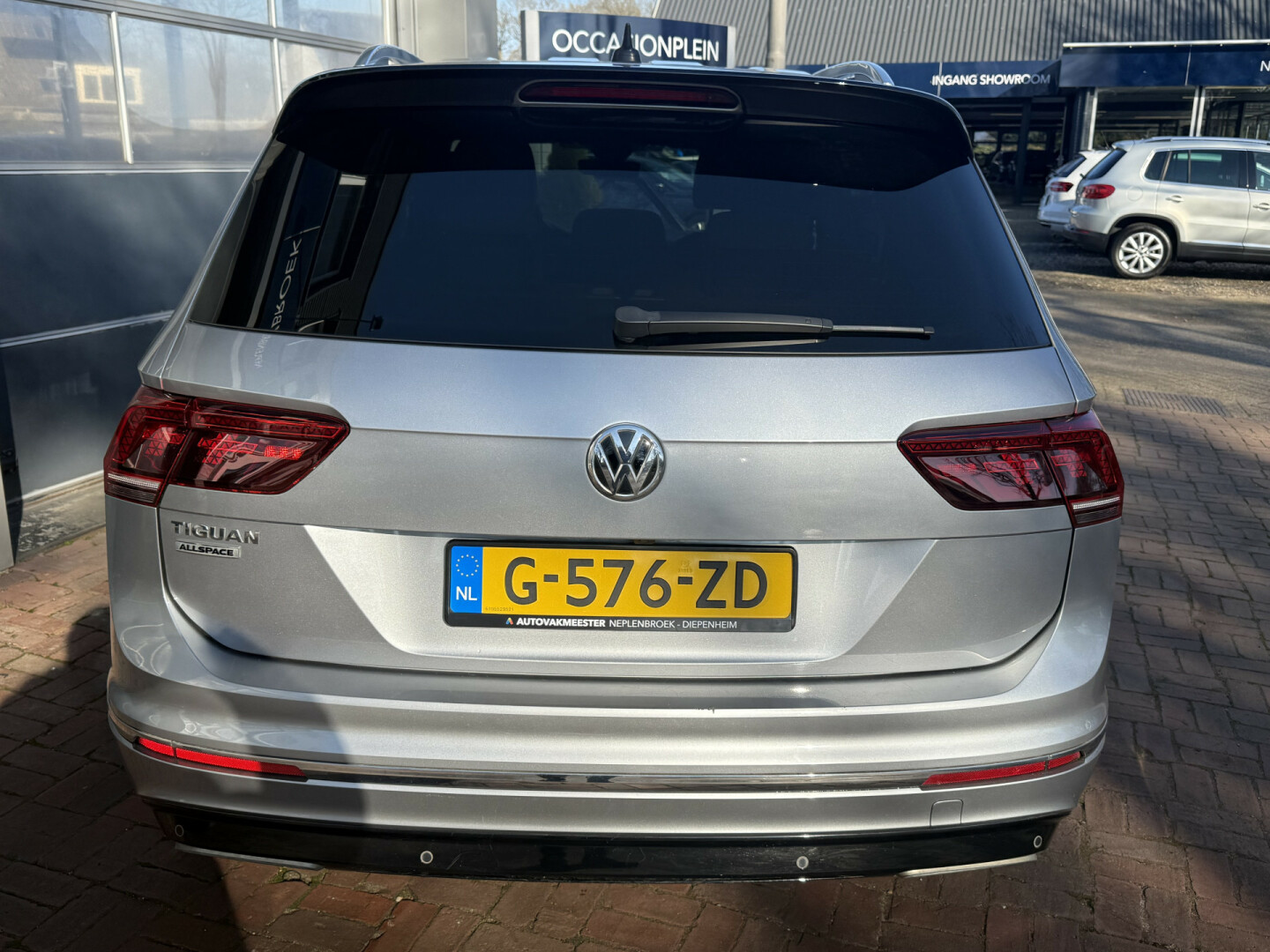 Volkswagen-Tiguan Allspace-5