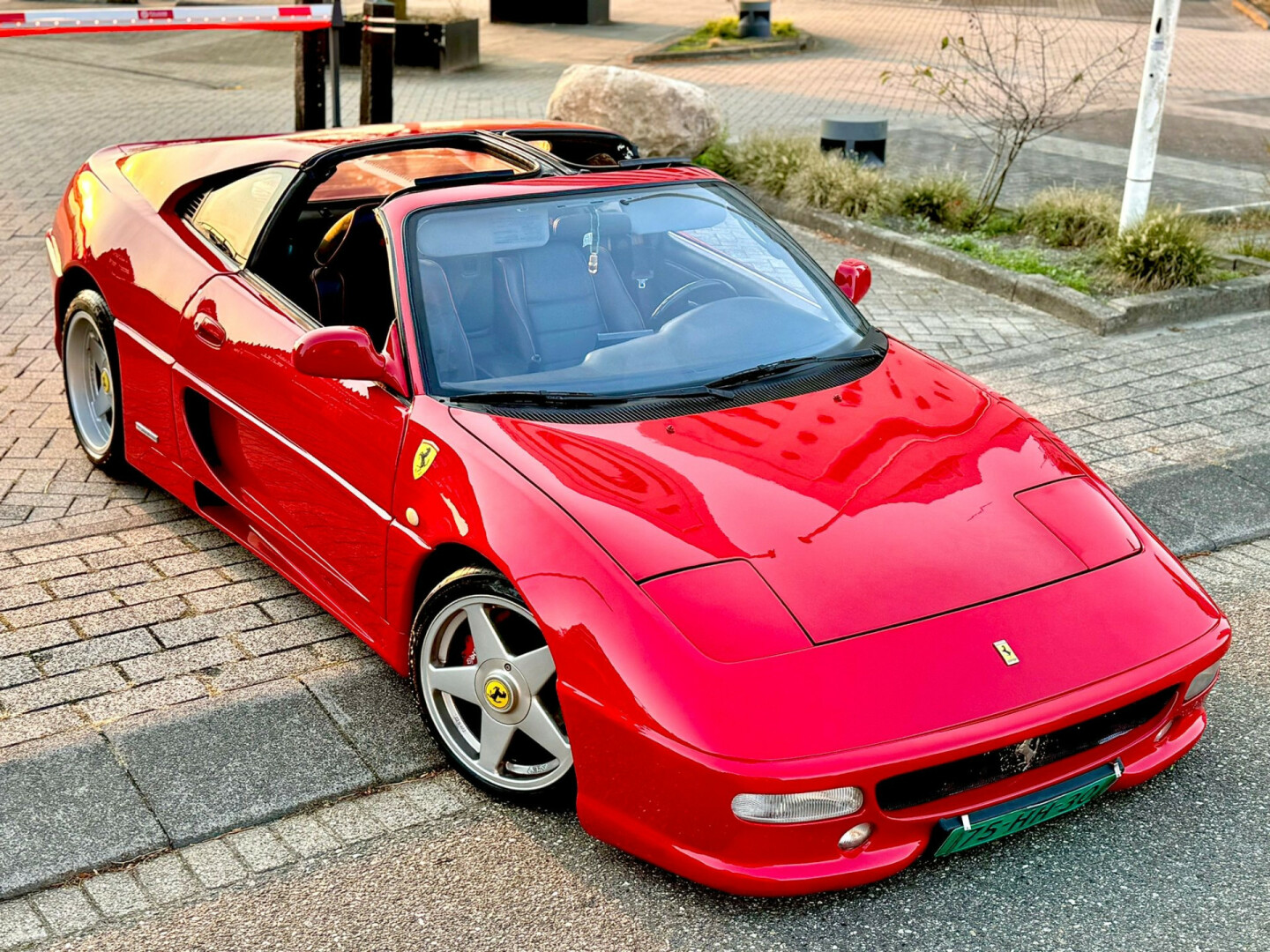 Ferrari-Turbo F355-12