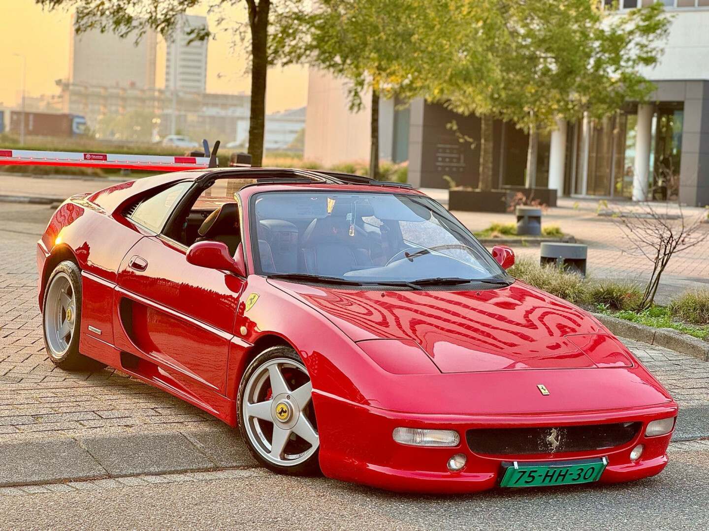 Ferrari-Turbo F355-64