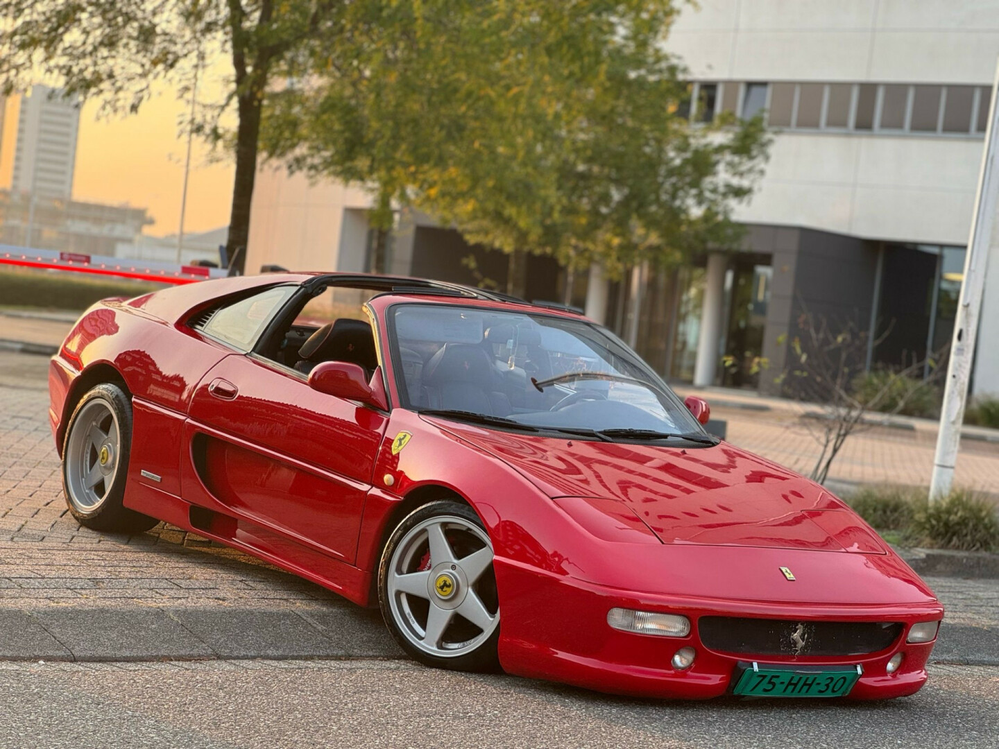 Ferrari-Turbo F355-76