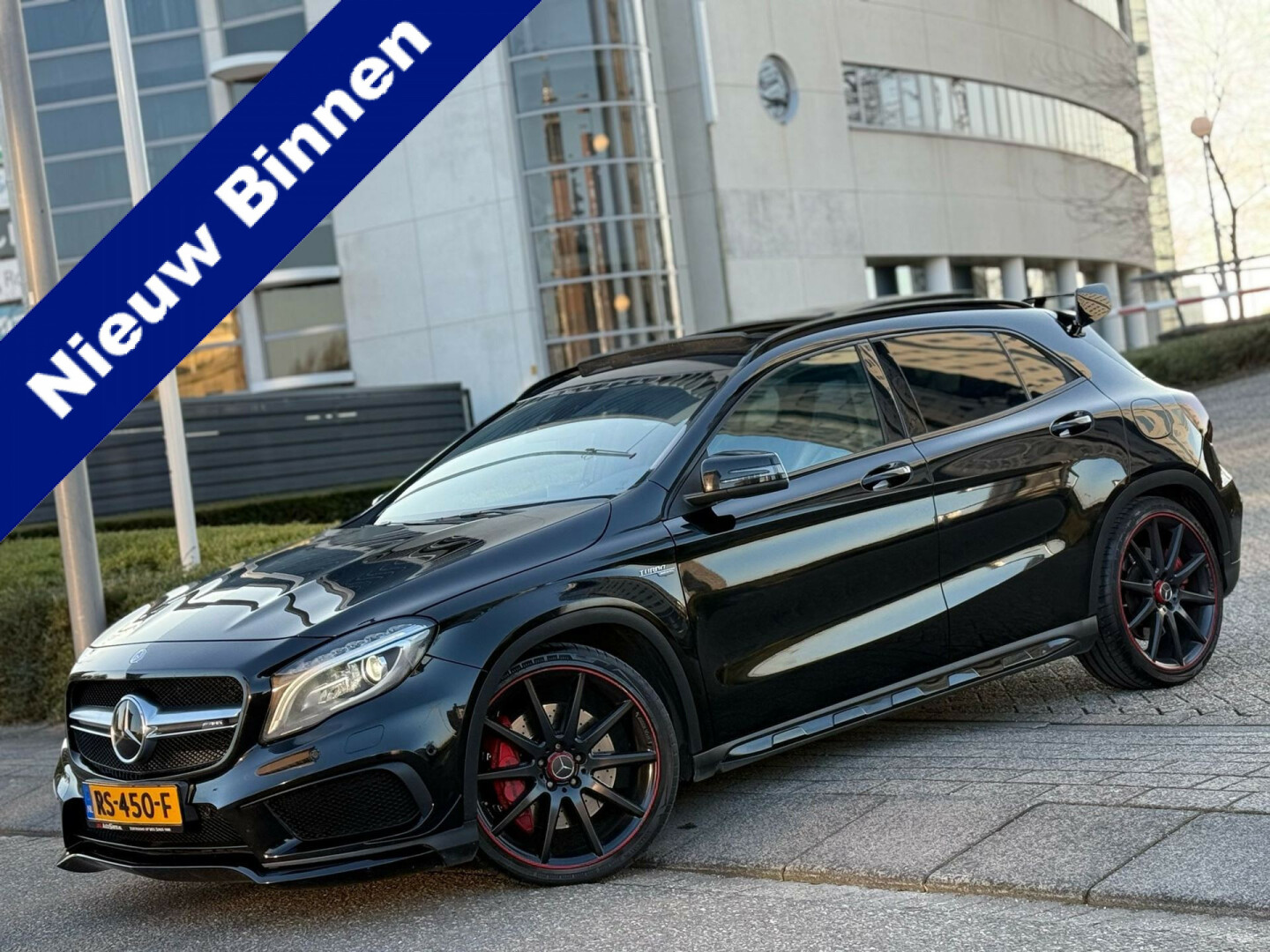 Mercedes-Benz-GLA-0