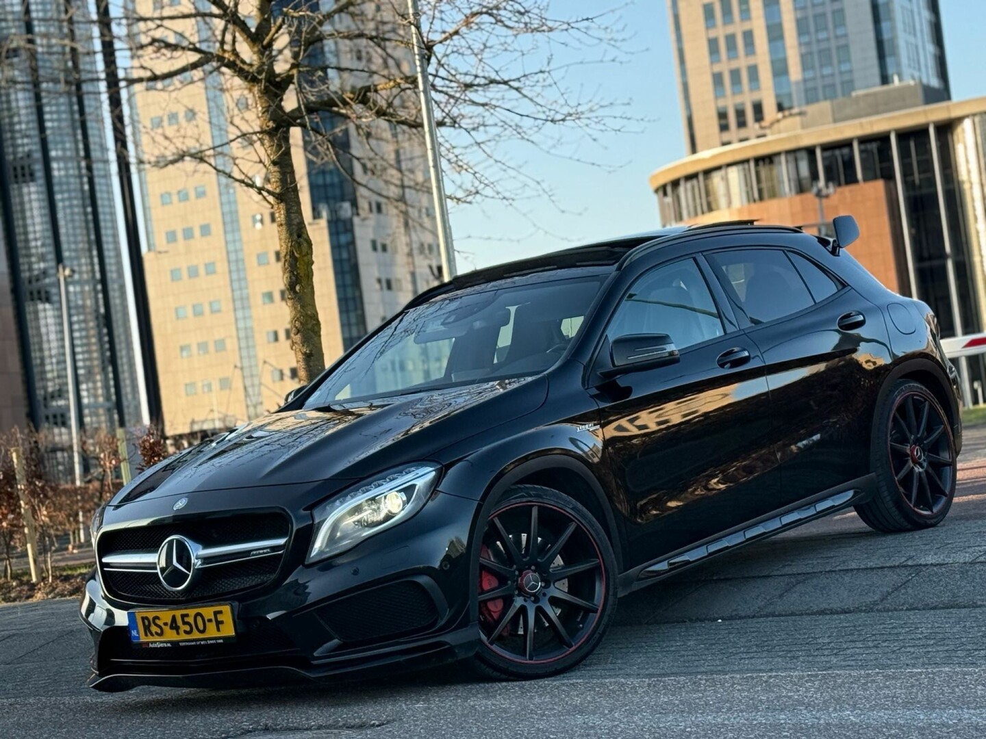 Mercedes-Benz-GLA-24