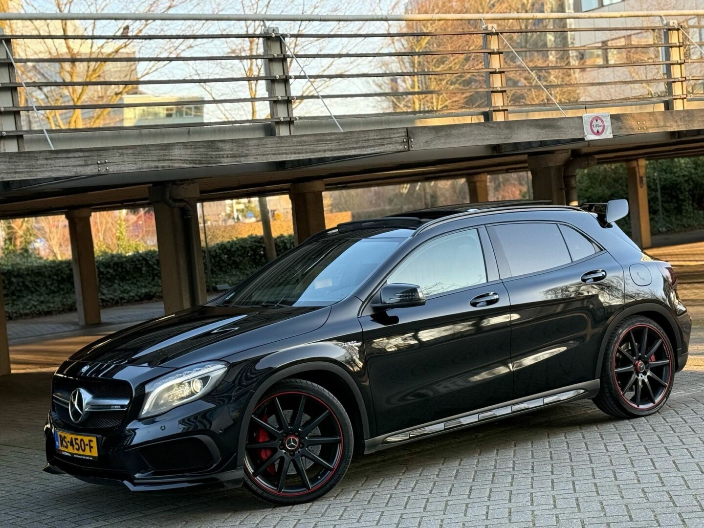 Mercedes-Benz-GLA-26