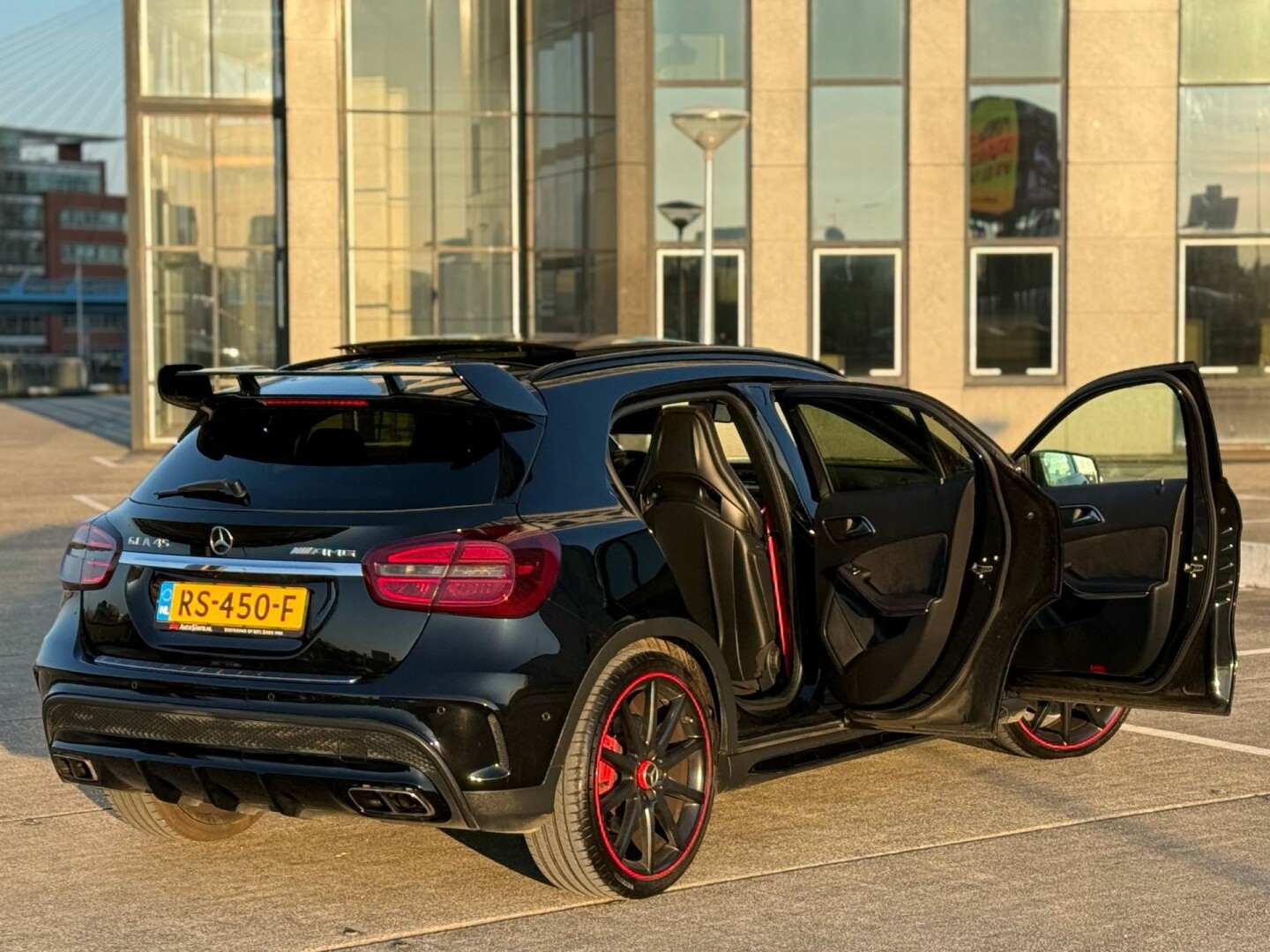 Mercedes-Benz-GLA-27