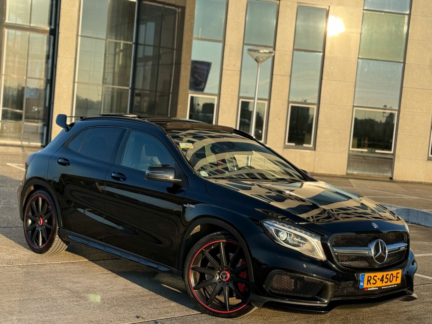 Mercedes-Benz-GLA-33