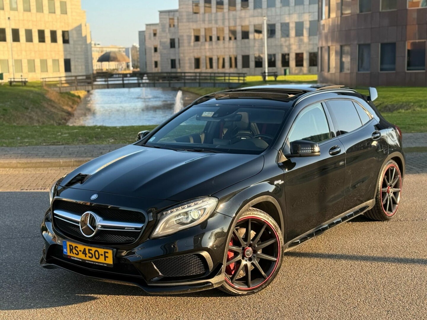 Mercedes-Benz-GLA-38