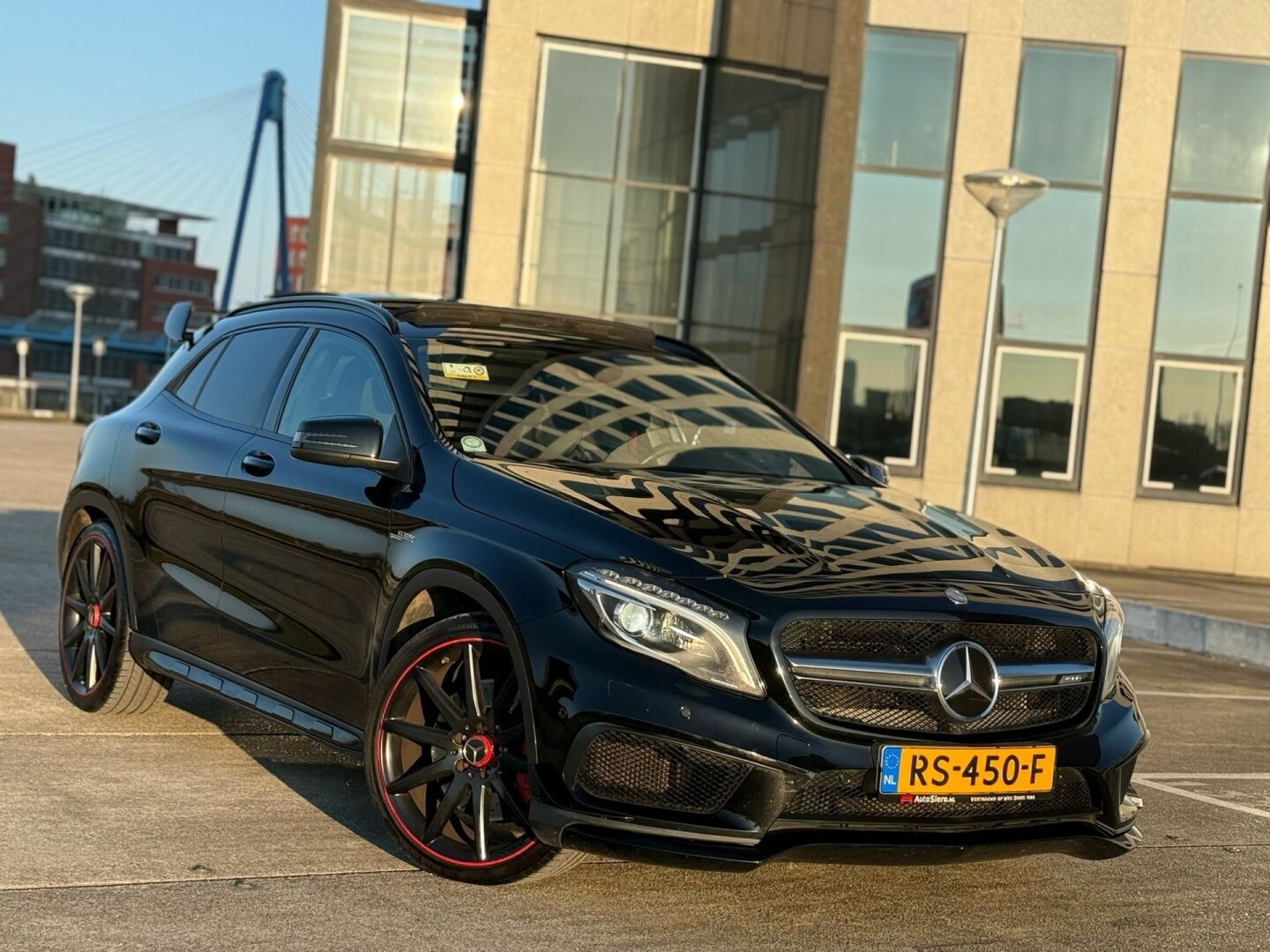 Mercedes-Benz-GLA-40