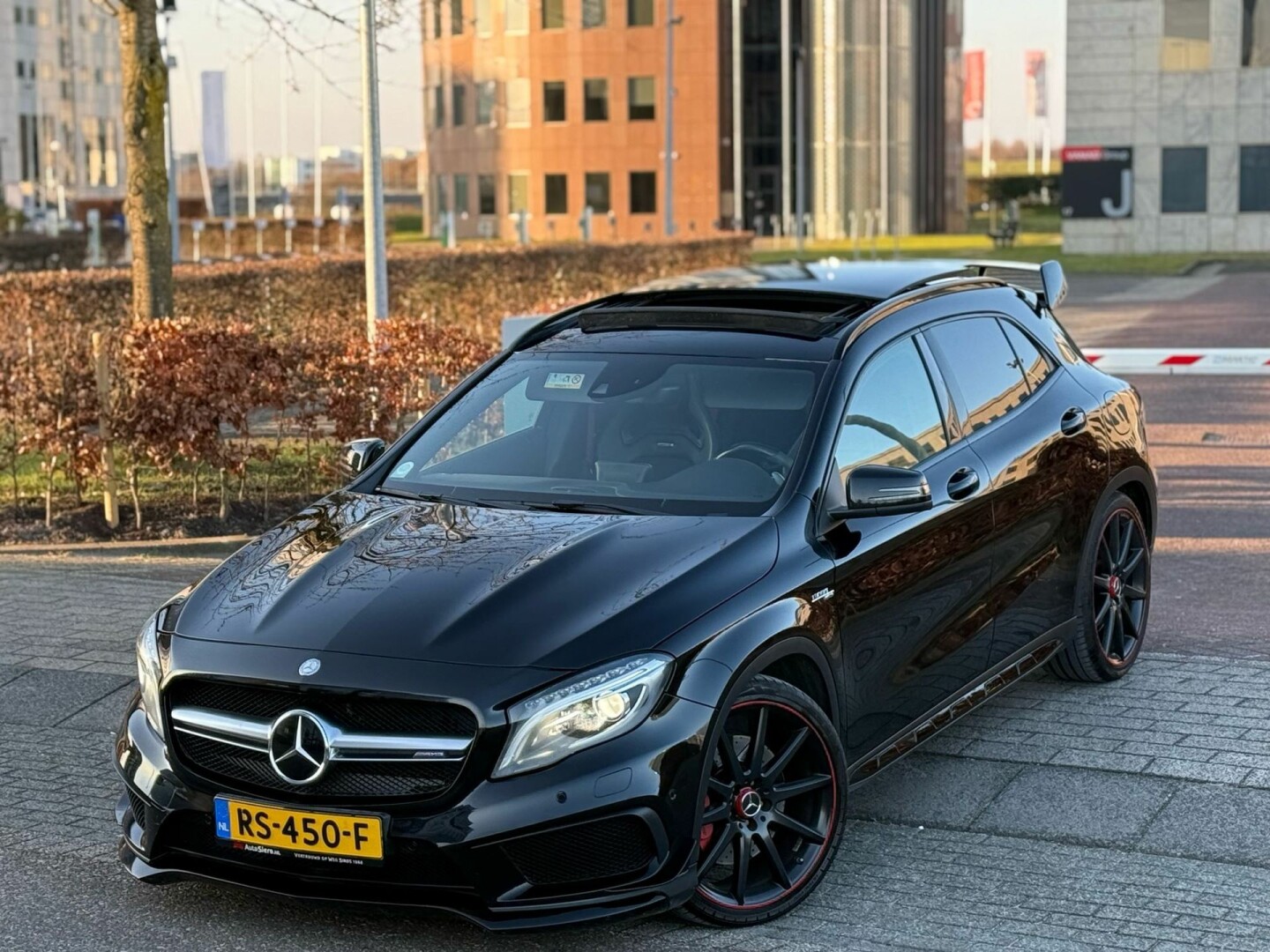 Mercedes-Benz-GLA-42