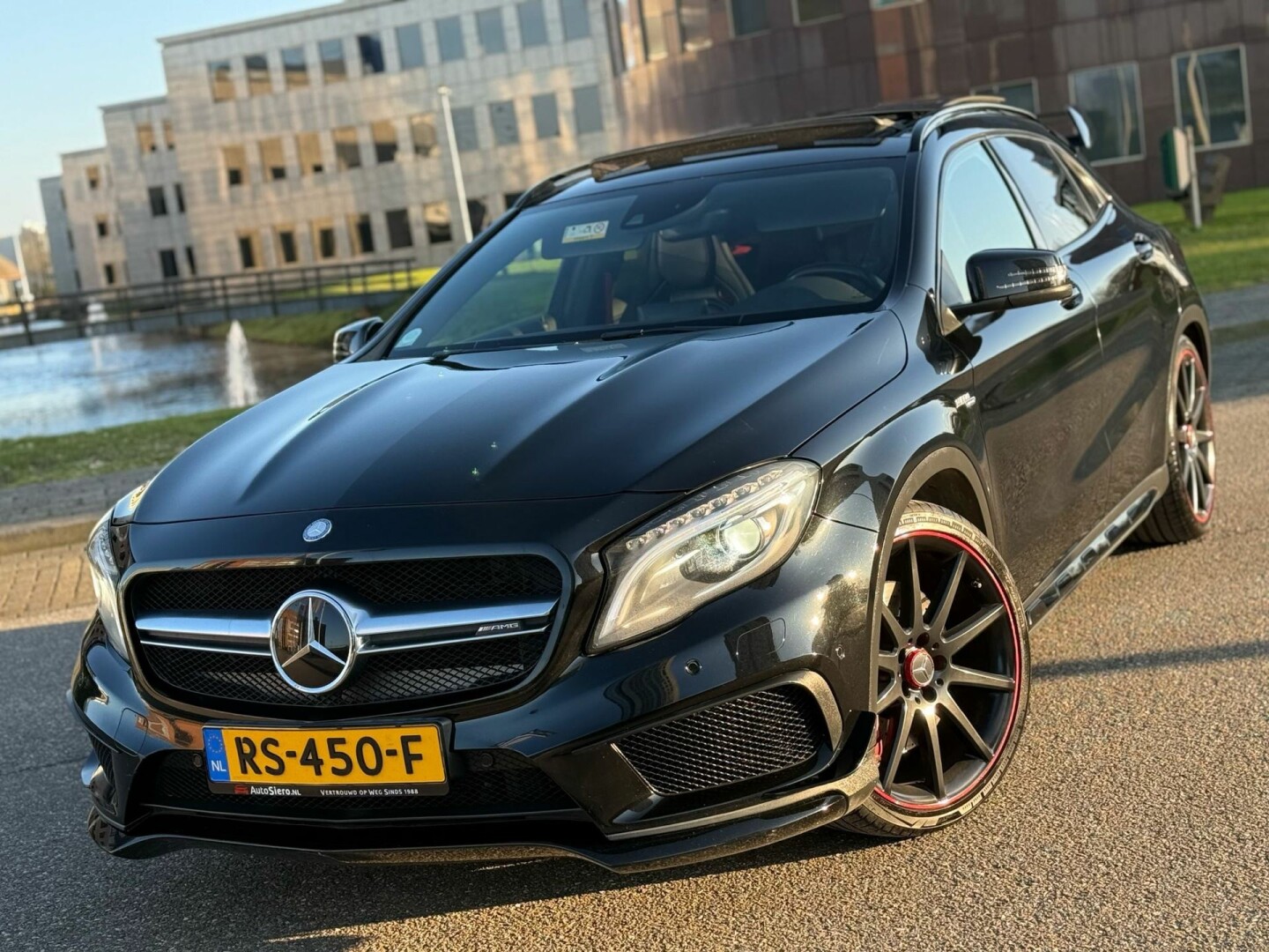 Mercedes-Benz-GLA-44