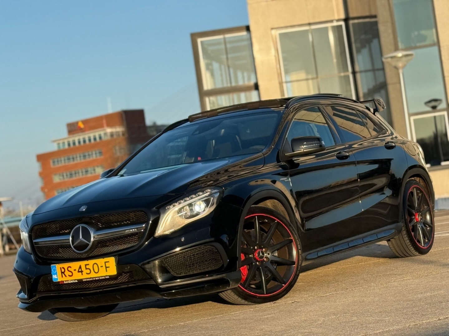 Mercedes-Benz-GLA-71