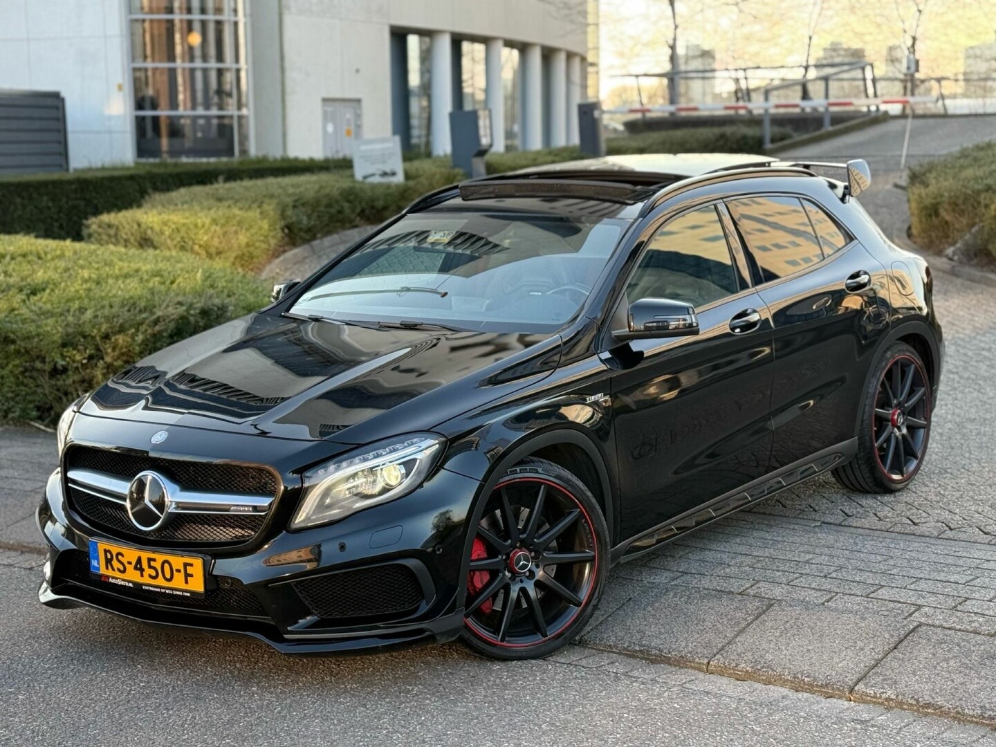 Mercedes-Benz-GLA-8