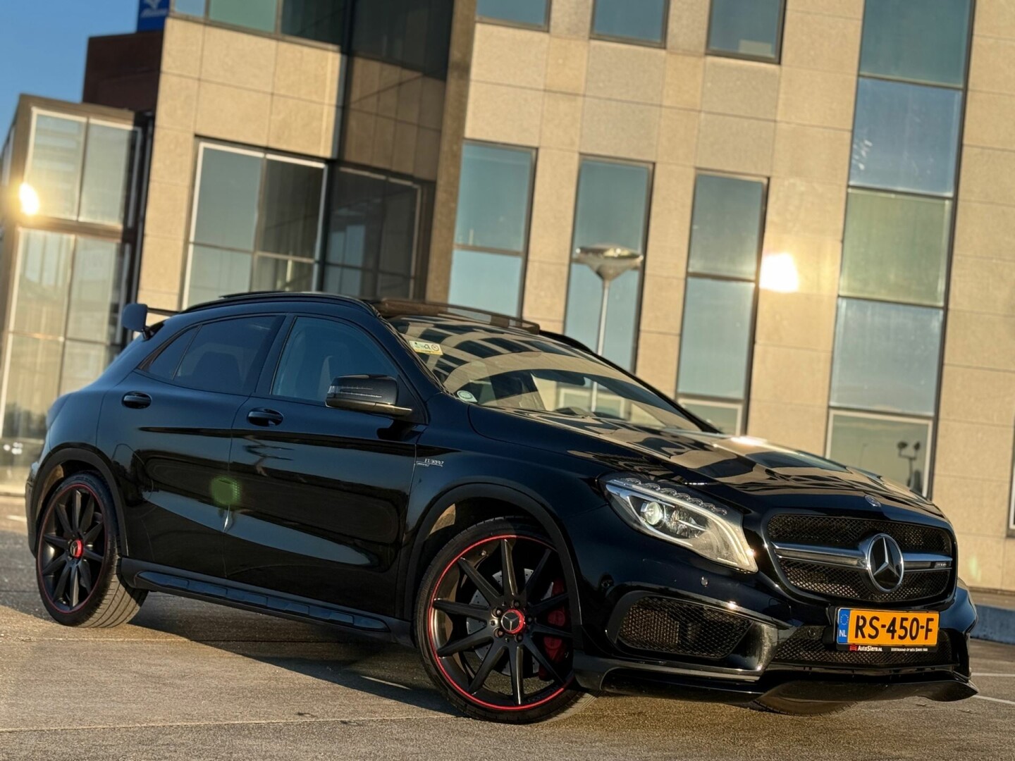 Mercedes-Benz-GLA-82