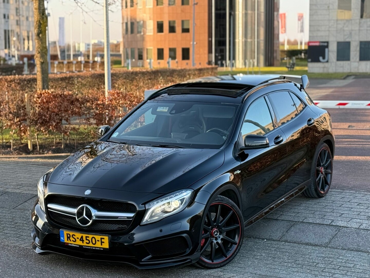 Mercedes-Benz-GLA-88