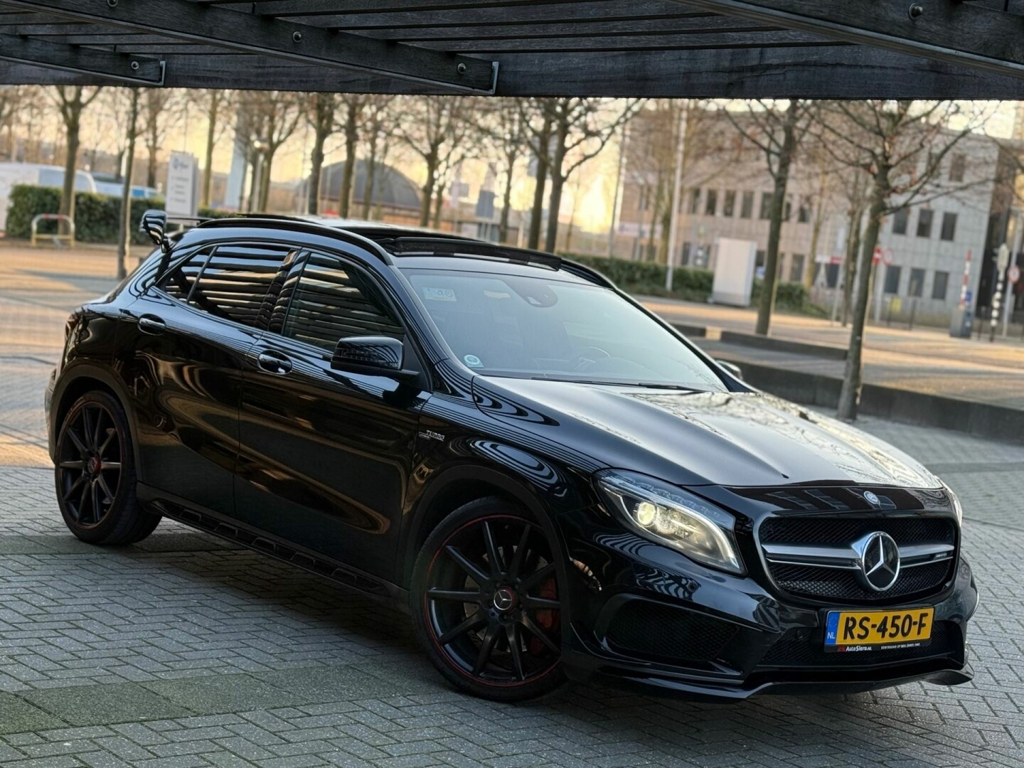 Mercedes-Benz-GLA-94