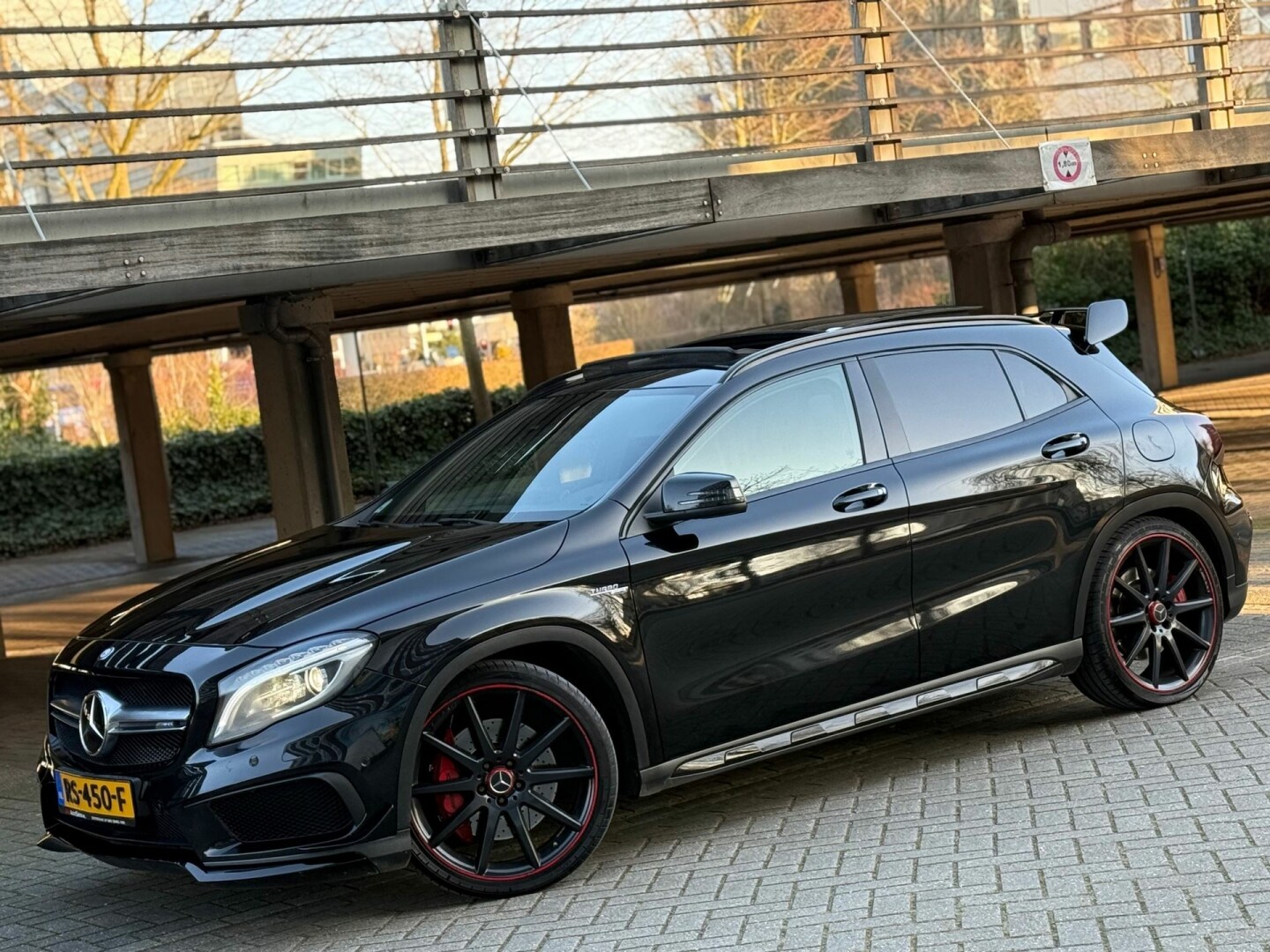 Mercedes-Benz-GLA-97