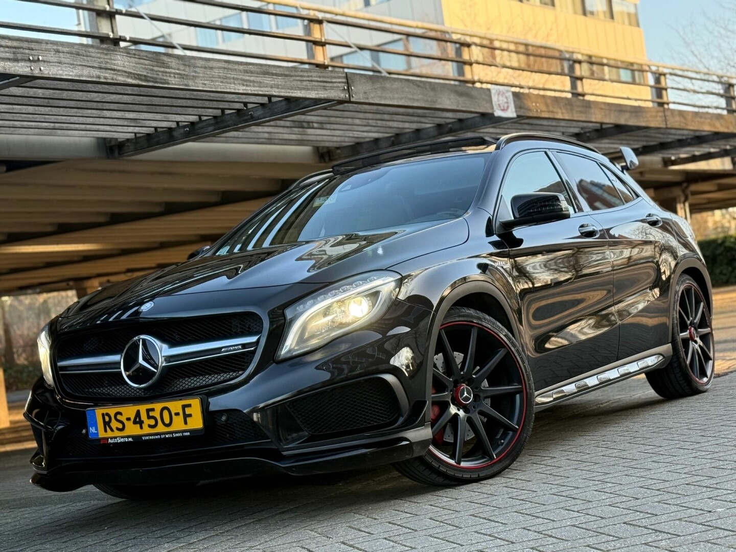 Mercedes-Benz-GLA-99