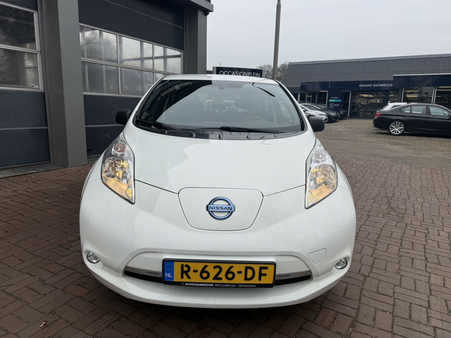 Nissan-Leaf-2