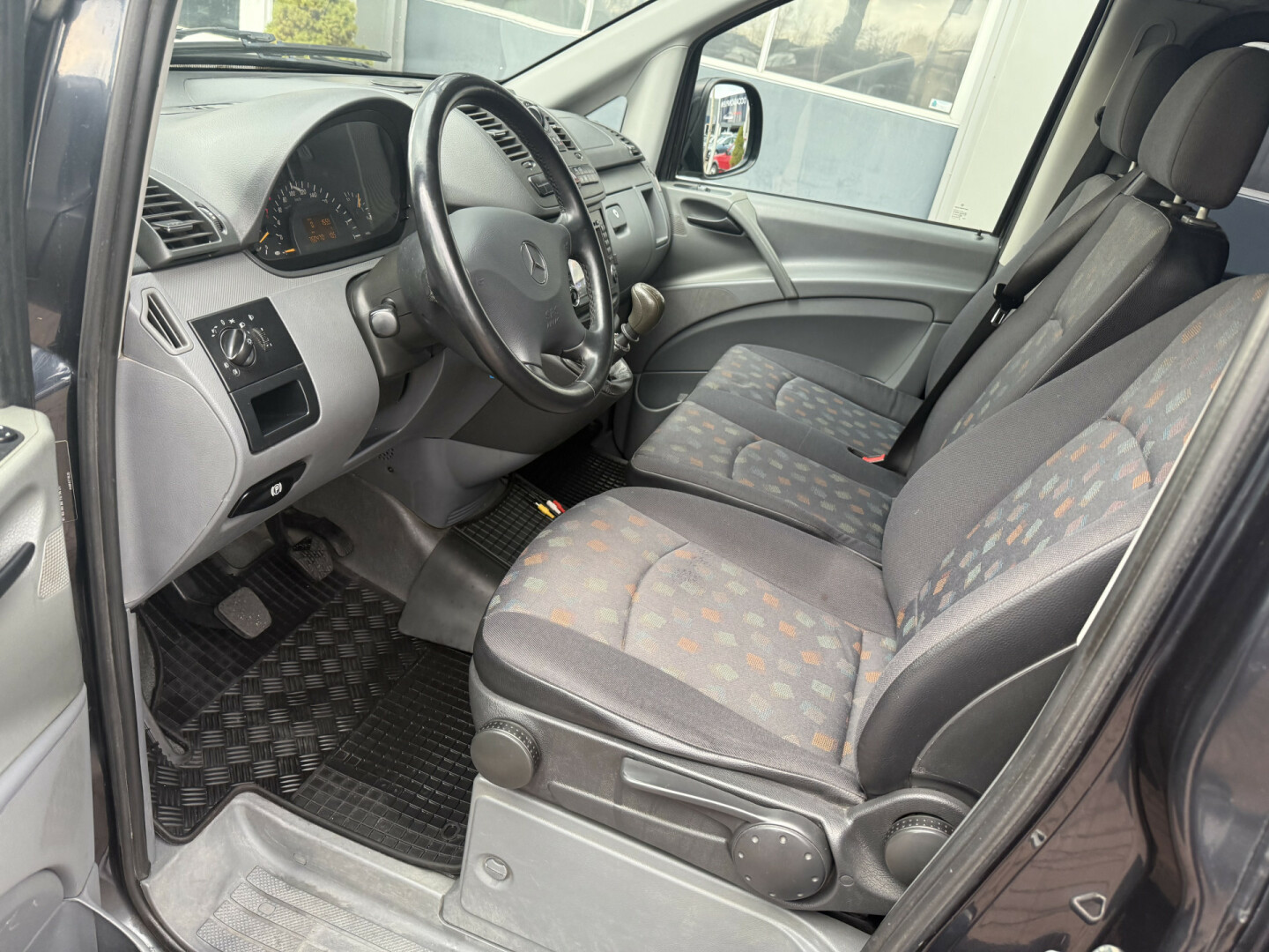 Mercedes-Benz-Vito-26