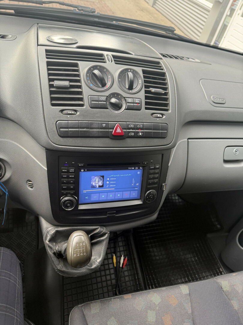 Mercedes-Benz-Vito-36